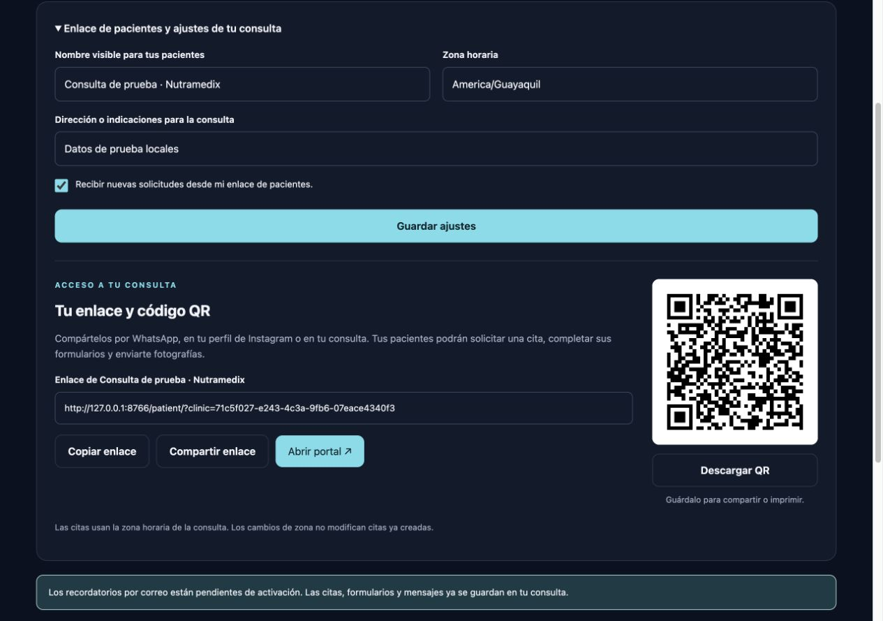 Ajustes de consulta, enlace de pacientes y código QR descargable. El enlace y el QR de la imagen corresponden a un ejemplo local.